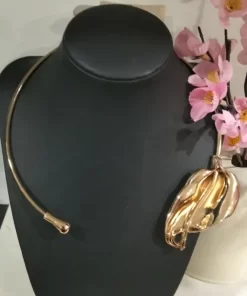 COLLAR DE DOBLE ARO CON DETALLE DE HOJA DORADA M.ARR-HO