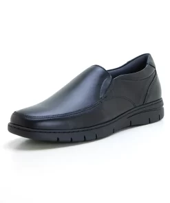Mocasín negro de hombre de Pitillos sin cordones, de diseño sencillo y suela flexible