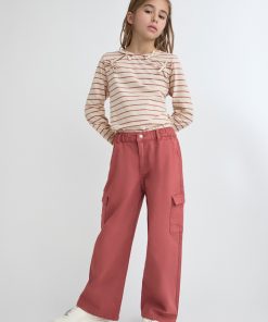 Camiseta niña con lazos de Street Monkey en crudo con rayas rosa y lazos decorativos en el canesú