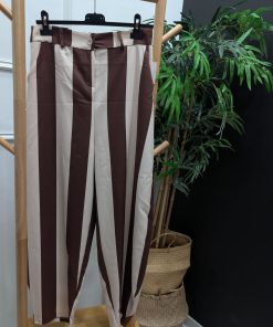 Pantalón bombacho rayas beige y marrón con rayas verticales, amplio y de talla única