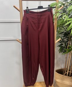 Pantalón bombacho burdeos de mujer con cintura elástica y corte amplio