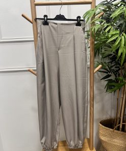 Pantalón bombacho beige de mujer con cintura elástica y pernera amplia