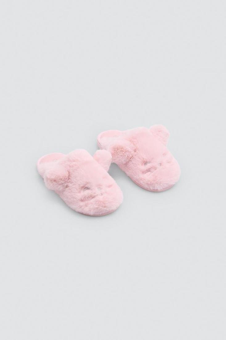 ZAPATILLAS INVIERNO M. 34042 ROSA YSABEL MORA 1 Zapatillas de ratón rosa para niña con orejas en 3D y borreguito por fuera, de Ysabel Mora