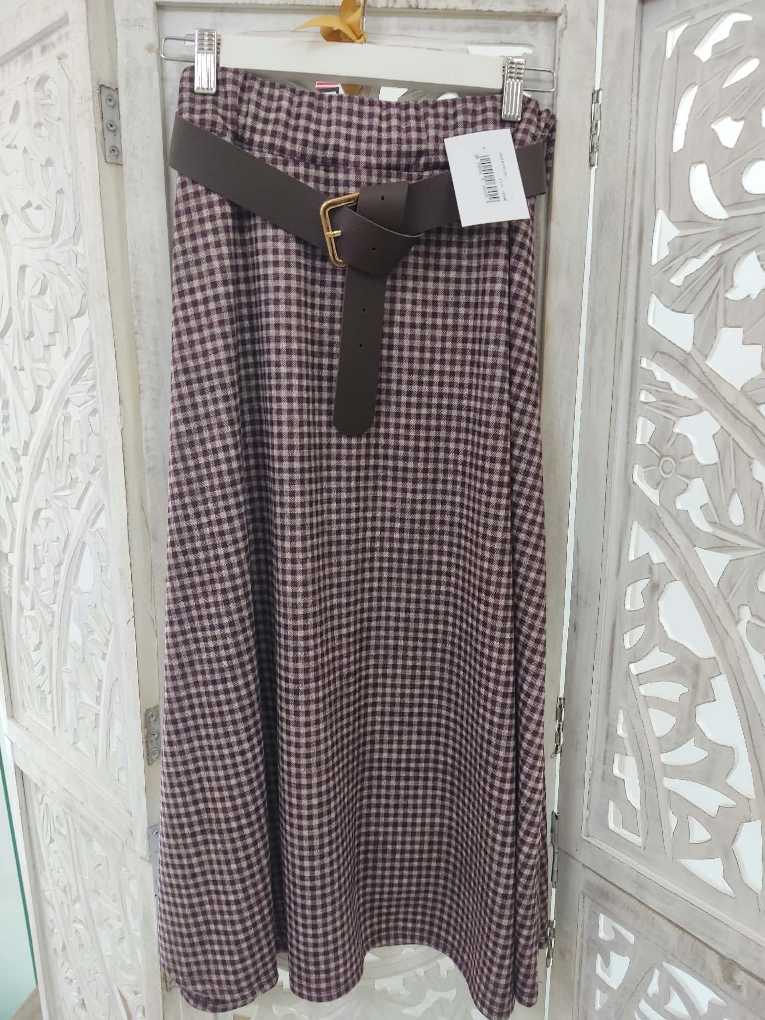 FALDA DE CUADRO DE VICHY M.VICHY BURDEOS 1 Falda midi vichy burdeos de capa con cintura elástica y cinturón del mismo tejido