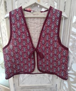 Chaleco acolchado buganvilla sin mangas, abierto y con lazada delantera