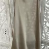 FALDA MIDI SATINADA M.SAT-BEIGE 7 Falda midi satinada beige de largo a media pierna con cintura elástica