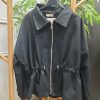 CHAQUETA LIGERA NEGRA CON CINTURA AJUSTABLE M.95-NEGRA