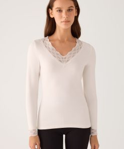 Camiseta térmica mujer manga larga encajes en escote de pico y puños  M. 70041 CAVA YSABEL MORA