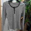 CAMISETA RAYAS GRIS Y BLANCA AJUSTADA M.RAY/G
